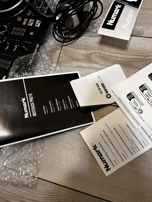 Диджейски пулт Numark+Numark слушалки
