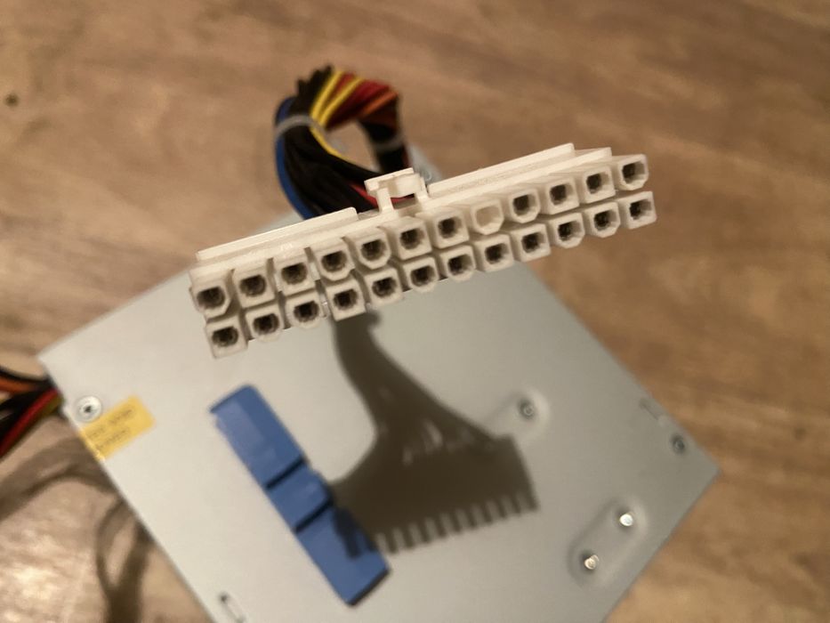 Продаю блок питания DELL
