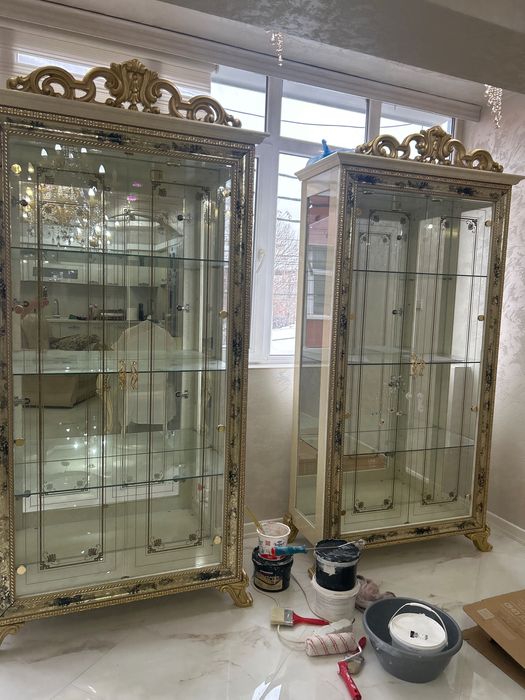 Витрини запазени с осветление