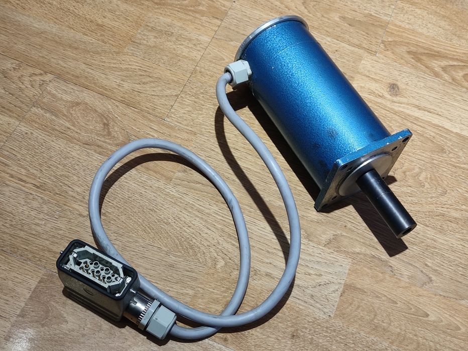 Стъпков Мотор / Електромотор 3,2 Nm / LENZE Germany