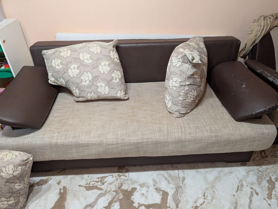Vând canapea extensibilă și două fotolii pat