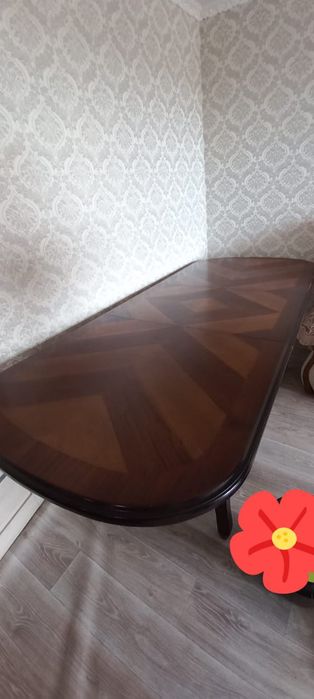 Срочно продается гостинной стол