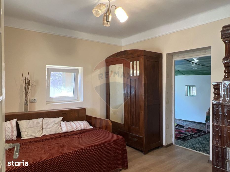 Teren 1192 mp cu livadă matură + casă + utilități | Lipia, Gruiu