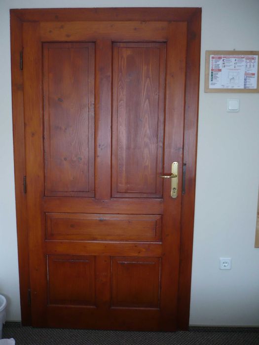usa din lemn pentru interior