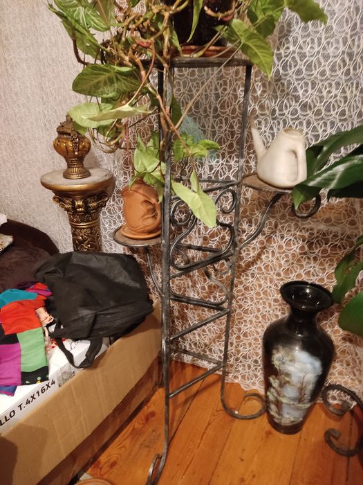 Кованые подставки для цветов