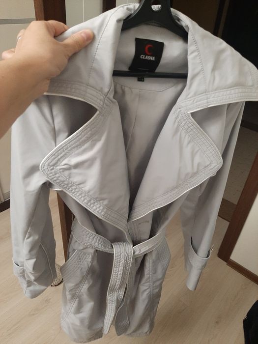 Плащи, пальто женские