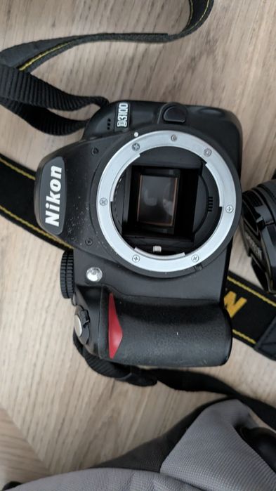 Nikon D3100 + 3 obiective (18–55, 55–200, 35mm f/1.8)+trepied+geanta