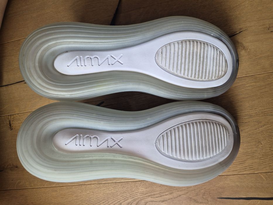 NIKE AIR MAX 720 BETRUE
Black/ Team