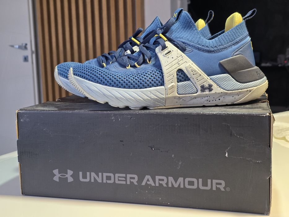 Under Armour 43 -  UA Project Rock 4 Team Rock HOVR