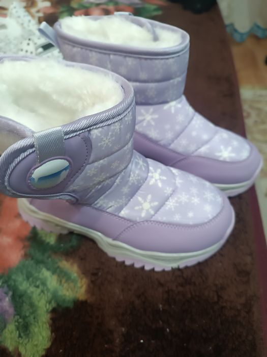 Продам детские зимние сапоги