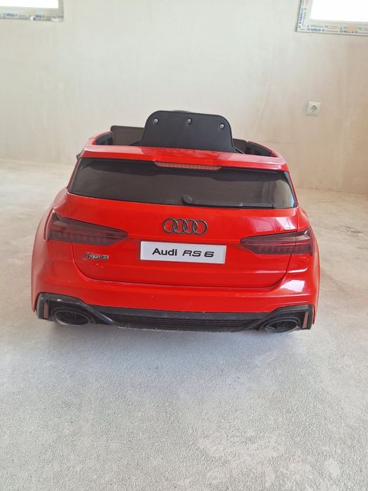 Продава се електрическа кола AUDI RS 6