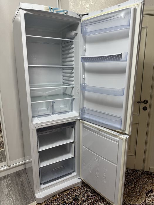 Холодильник indesit