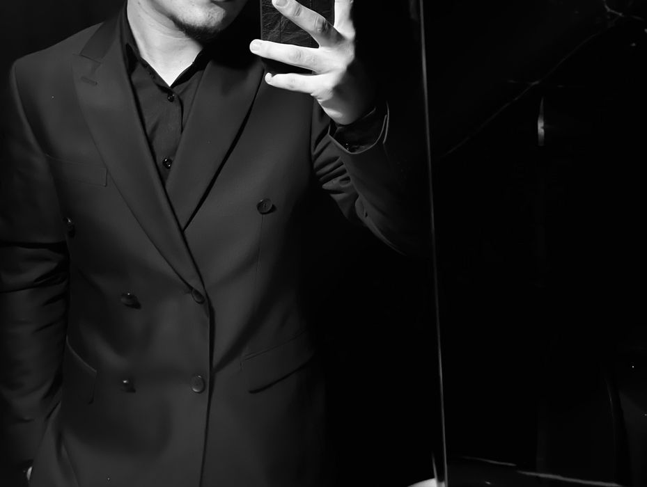 Продаю двухпортный классический костюм