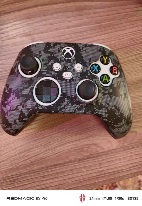 Продам Xbox Series S в отличном состоянии