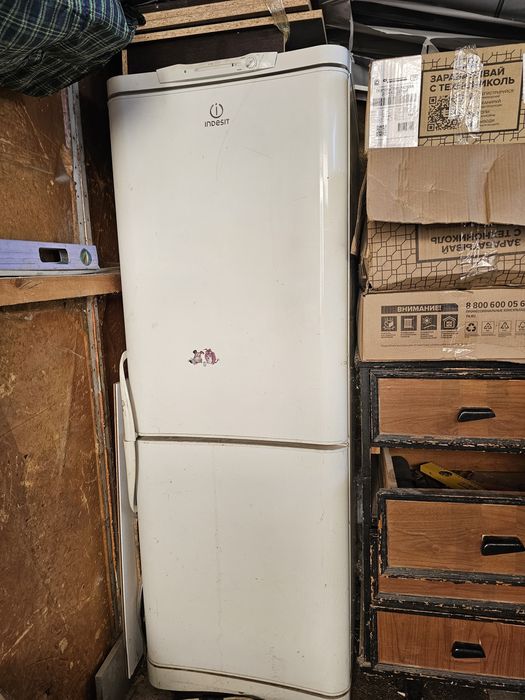 Отдам бесплатно холодильник.