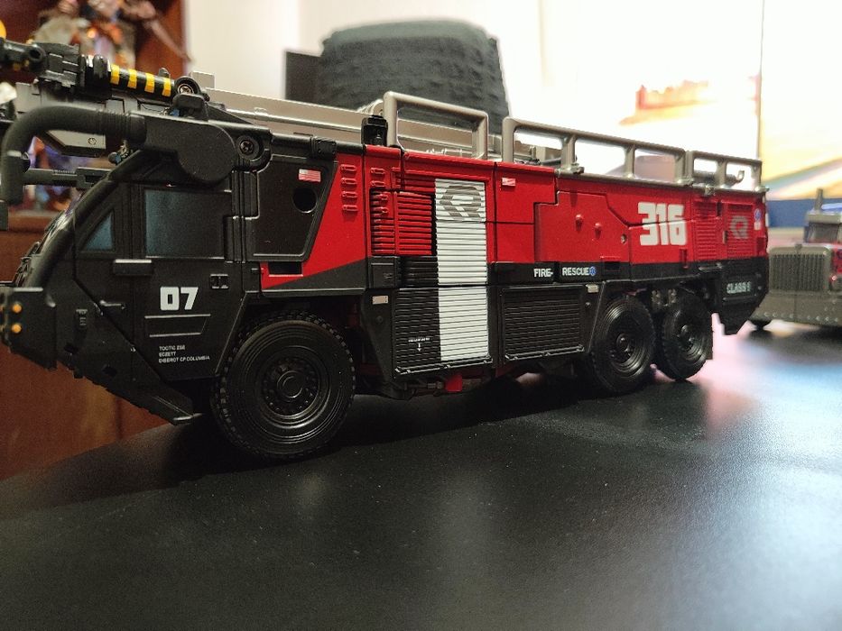 OV-01 BMB Оголемена Фигура на Sentinel Prime/Transformers