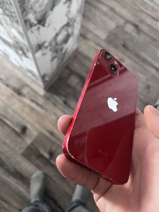 Продам два айфона 13