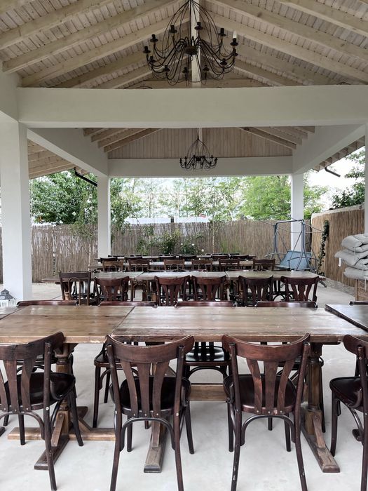 Vand 13 mese lemn masiv pt restaurant, bar, terasa, bistro