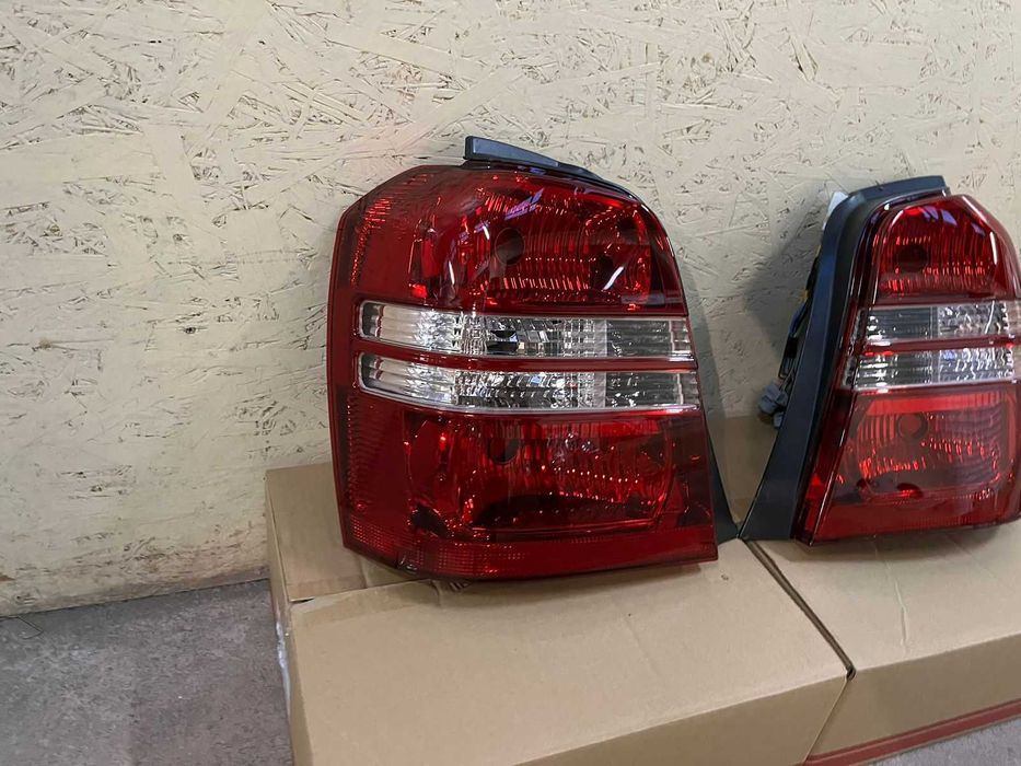 Фонарь Тойота Хайлендер 2000- / Toyota Highlander 2003