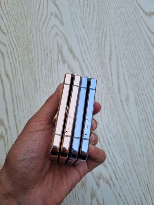 Samsung Galaxy Z Flip 4. Joyi 256 GB. Snapdragon IME o'tkan. Garantya