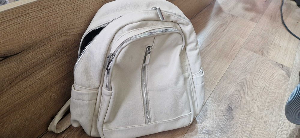 Дамски чанти и раници