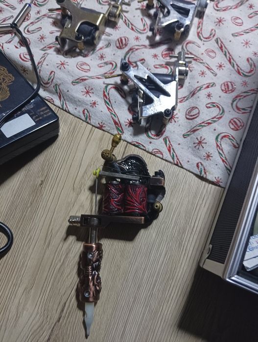 Mașina de tatuat noua