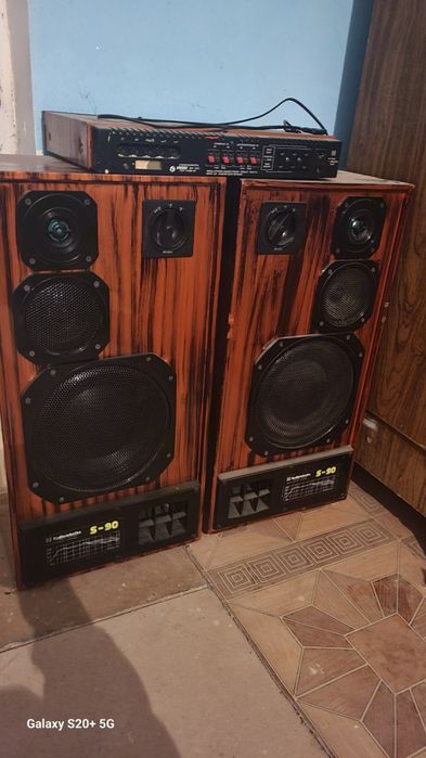 Калонка ва усилитель сотилади