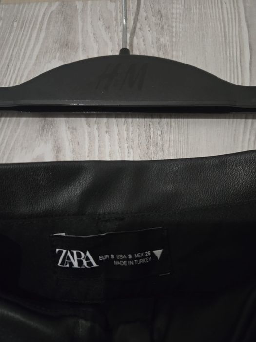 Pantaloni scurti Zara