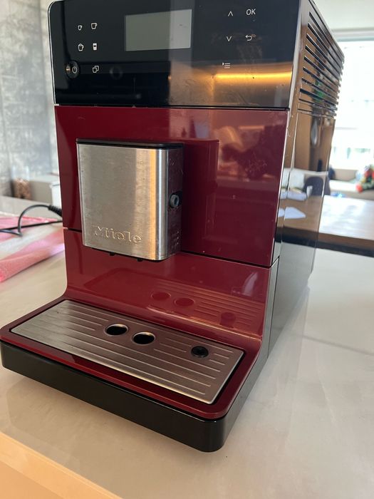 Кафемашина miele cm5300 obsidian red