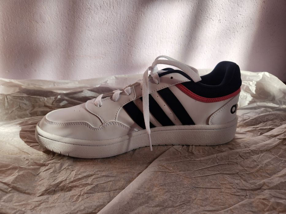 Чисто нови Adidas