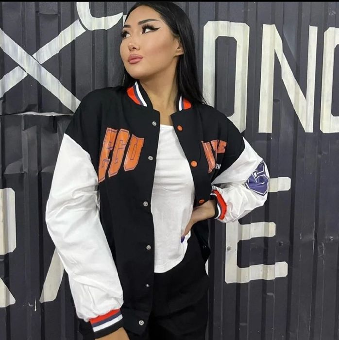 Пижама 5000 Бомбер 6500 тағы басқа заттар бар.