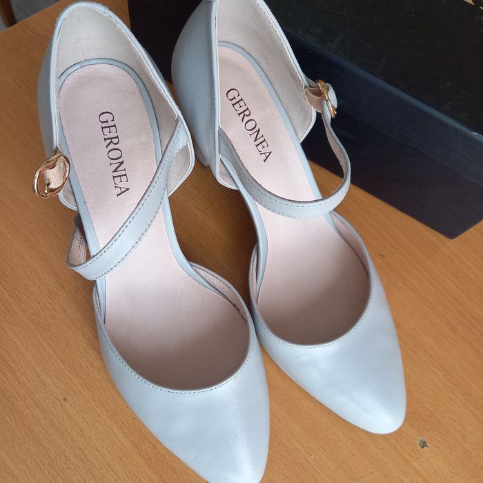 Продам босоножки.