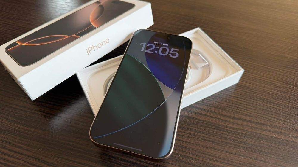 Vând iphone 16 pro 128 GB sănăt bat 100% cumpărat în iulie din Altex