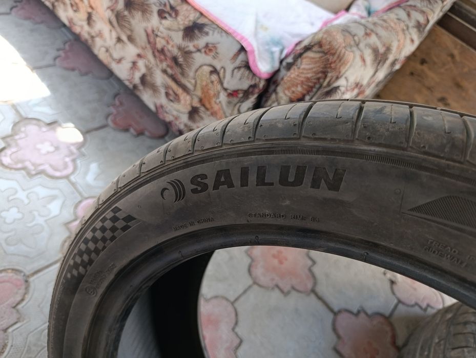 Продам летние шины 235/45/18