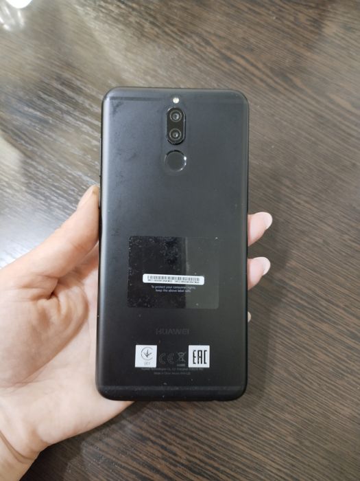 Продам смартфон Huawei Mate 10 lite