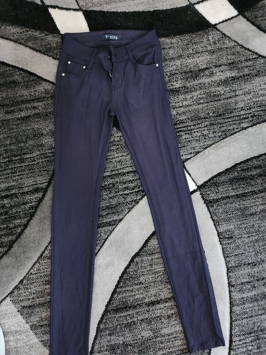 Geci, bluzițe albe, pantaloni