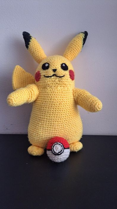 Pikachu croșetat manual
