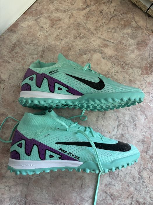 Продам футбольную обувь