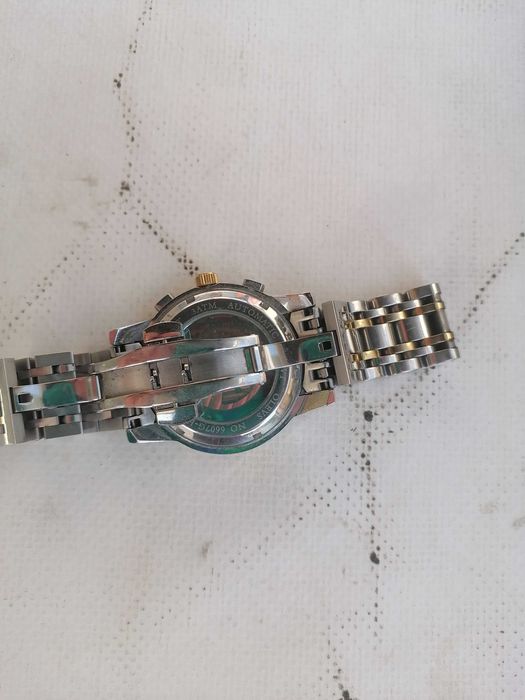 Продавам самонавиващ часовник Olevs водонепроницаем 3атм.