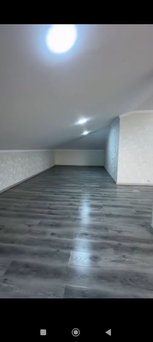 Sergeli Xonobodda  4 xona + mansarda + Podvol kottagina  uy sotiladi!!