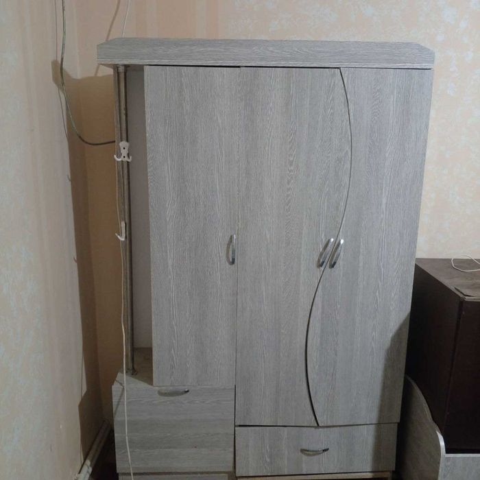 Termz. Detiski shkaf va kravati bilan. Ishlatilmagan pashti. Sotaman