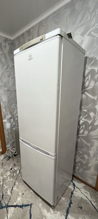 INDESIT Холодильник