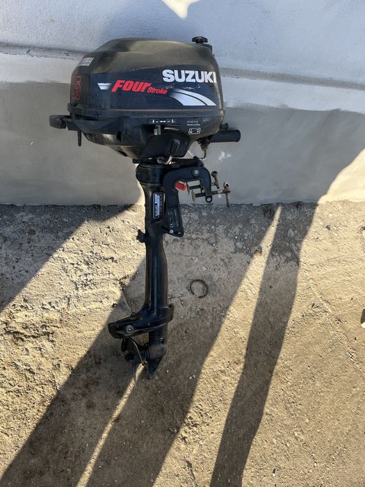 Извънбордов двигател за лодка Suzuki 2.5коня