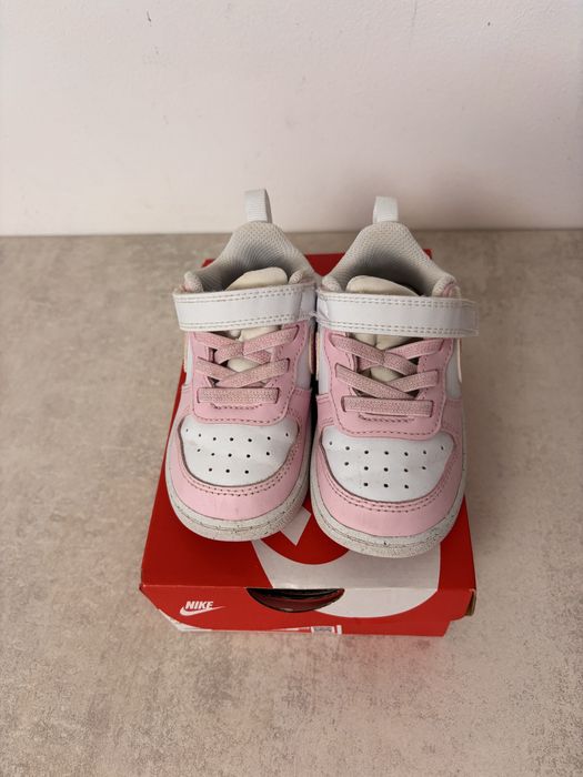 Adidasi Nike marimea 21.5 in stare foarte buna
