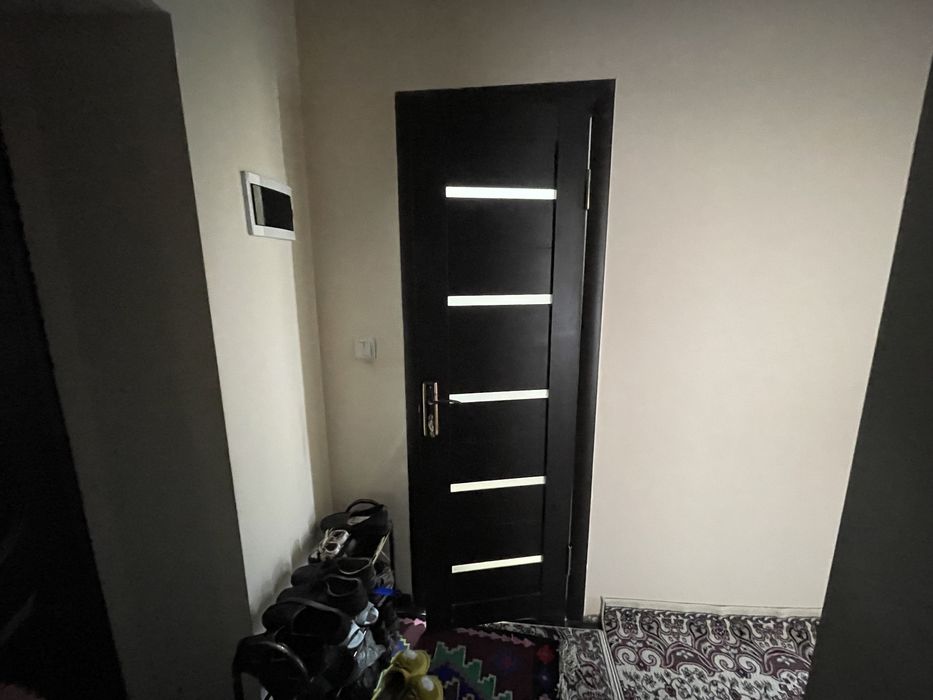 Сергилида уй сотилади 57.7 кв 2 хона балкониям бор