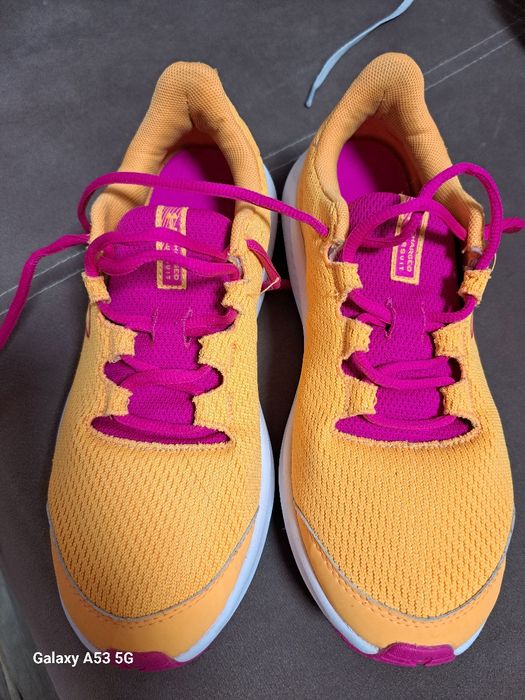 Маратонки, сандалети