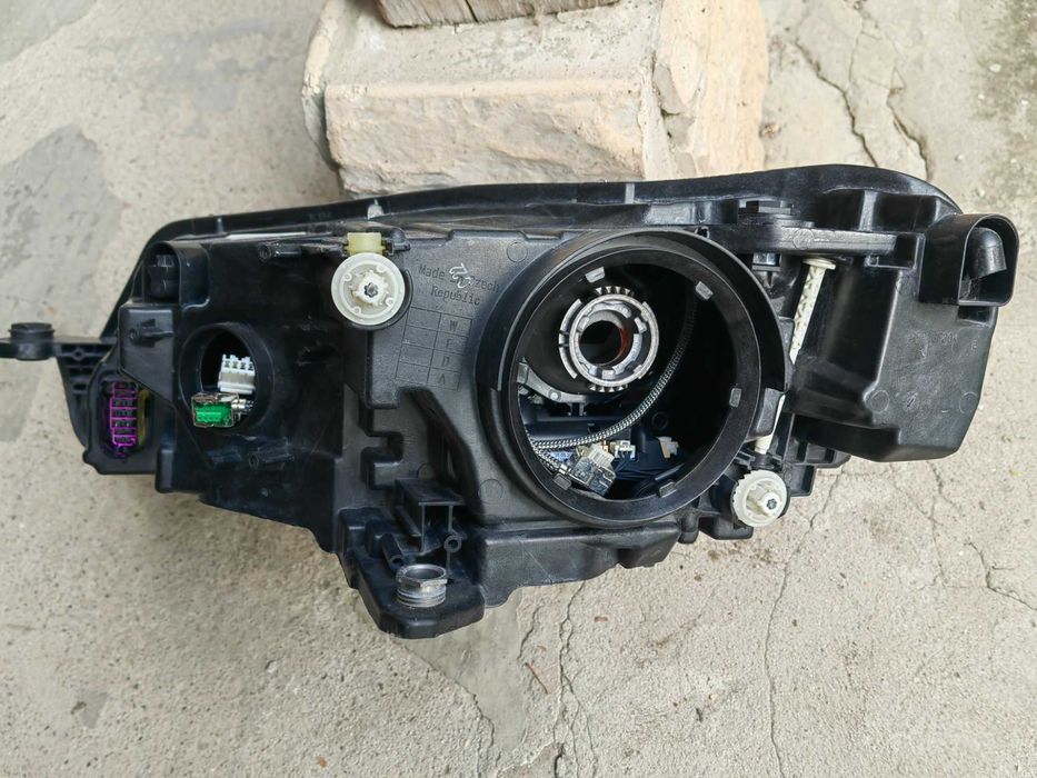 Фар Skoda Superb Bi-Xenon LED 15-19г.десен / Фар Шкода Суперб ксенон Оригинален