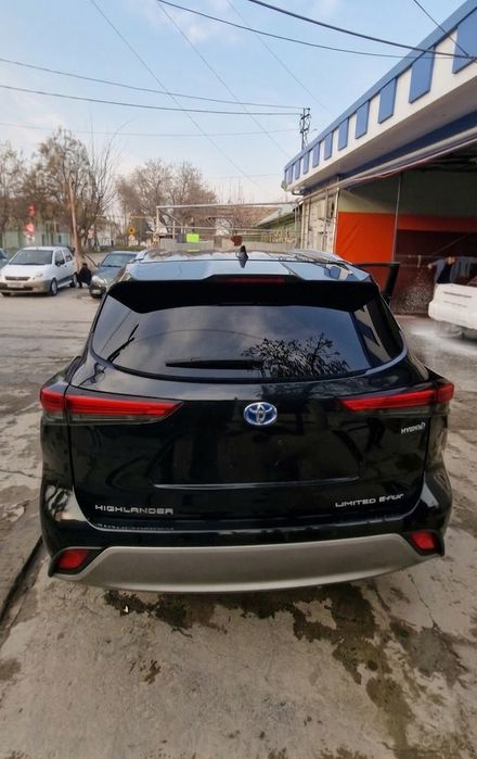 Toyota Highlander Limited E-Four Hybrid