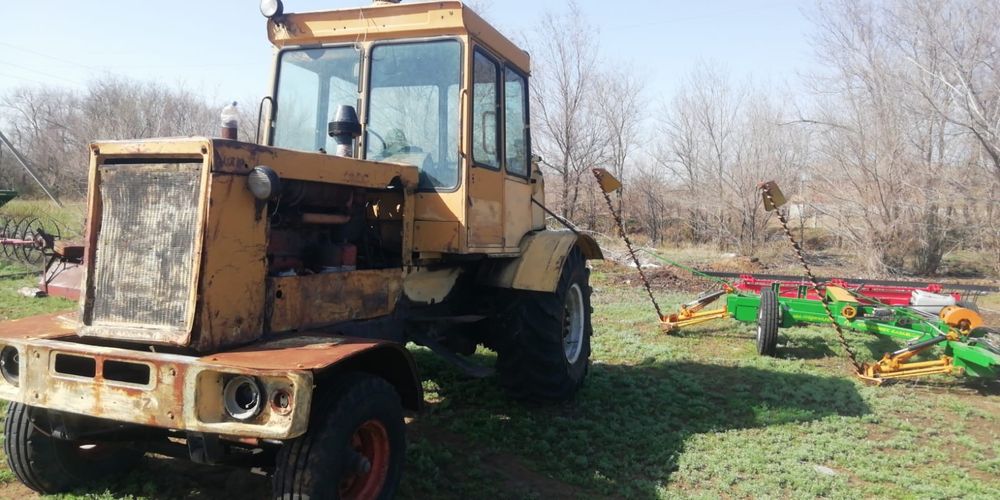 Дт-75 колесный на ходу..