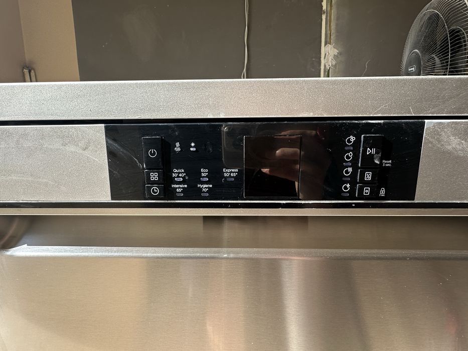 Masina de spalat vase SHARP